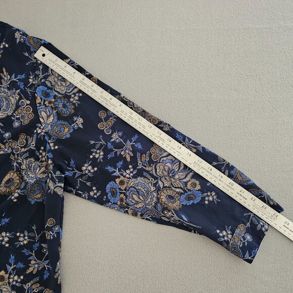 Catherines Button Up Top Size 3X 26/28W Navy Blue Dark Floral Pin Tuck Pleats - Picture 11 of 11